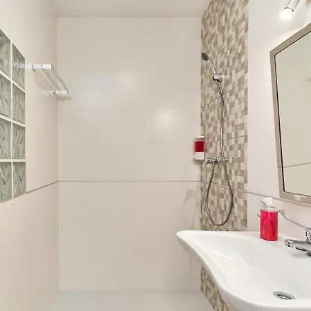 Boutique B2 Street Level Апартаменти