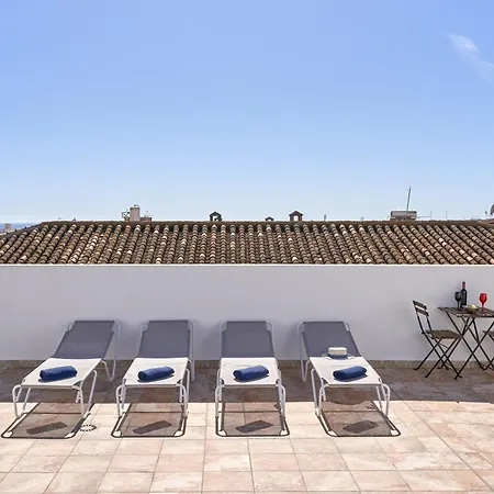 Boutique B2 Street Level Apartment *