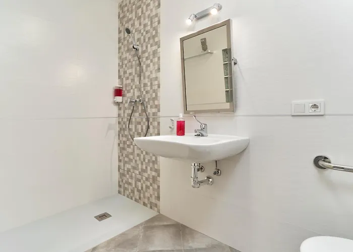 Boutique B2 Street Level *