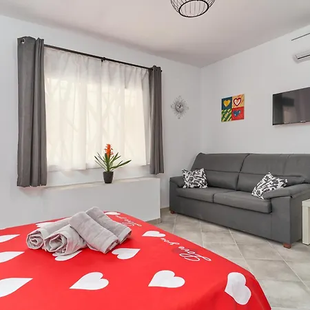 Boutique B2 Street Level