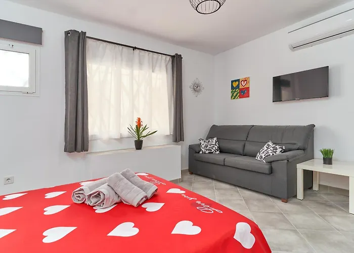 Boutique B2 Street Level